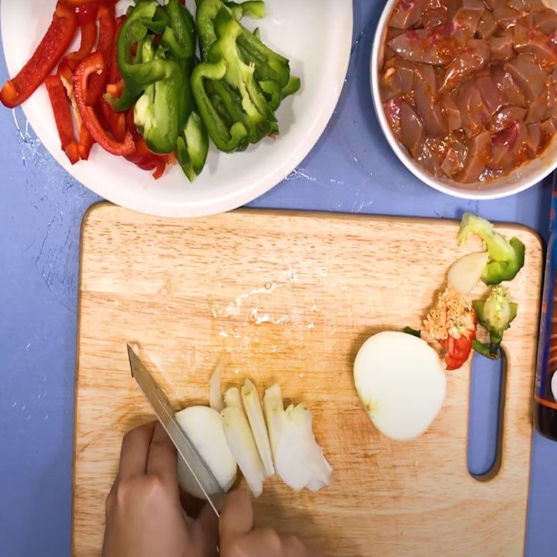 Step 2 Prepare Other Ingredients Stir-Fried Pork Kidneys with Bell Peppers
