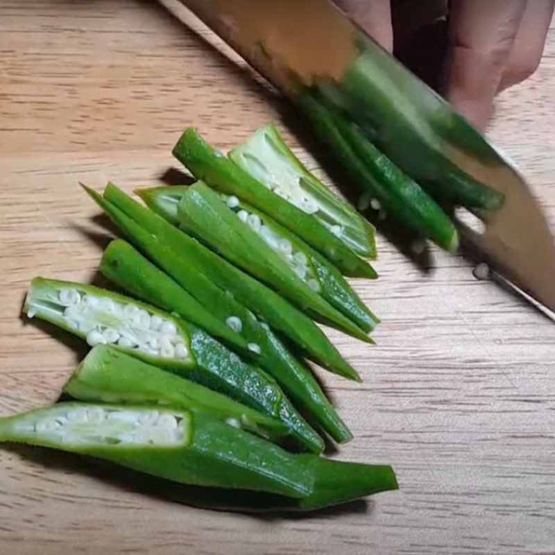 Step 2 Preparing Other Ingredients for Stir-Fried Peas with Shrimp