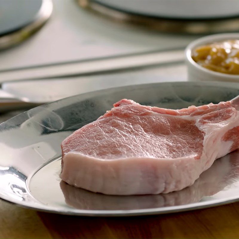 Step 1 Prepare the pork chops Pan-seared pork chops with caramelized apples