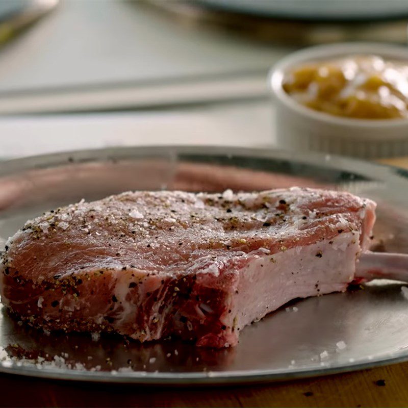 Step 1 Prepare the pork chops Pan-seared pork chops with caramelized apples