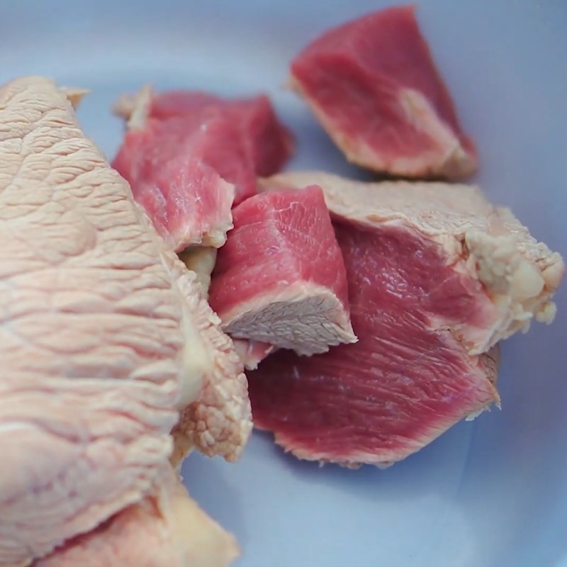 Step 2 Prepare beef brisket for braised beef brisket with five fruits