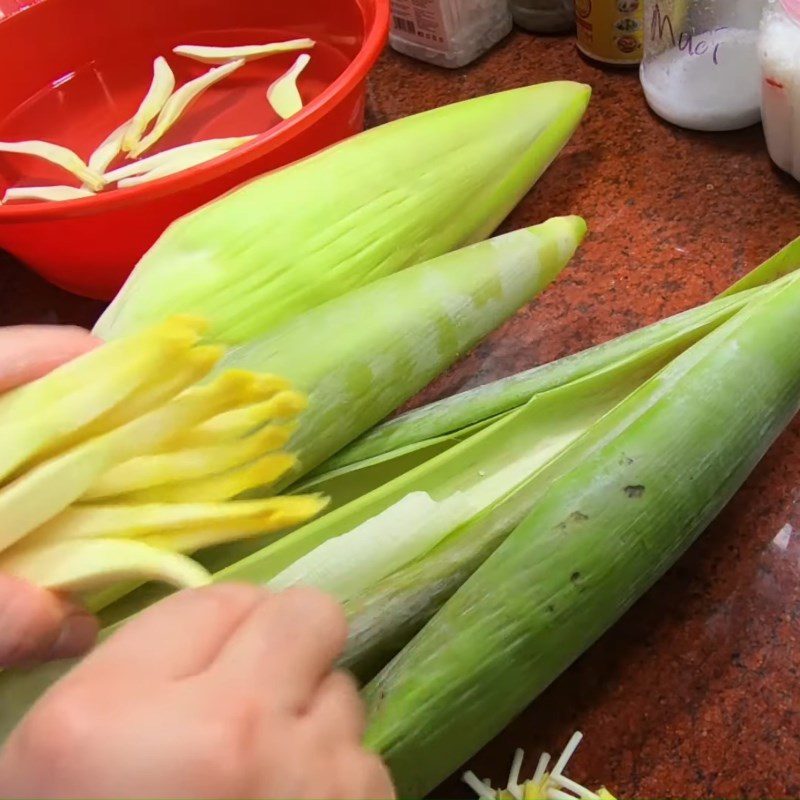 Step 2 Prepare the banana blossom Pork leg braised with banana blossom