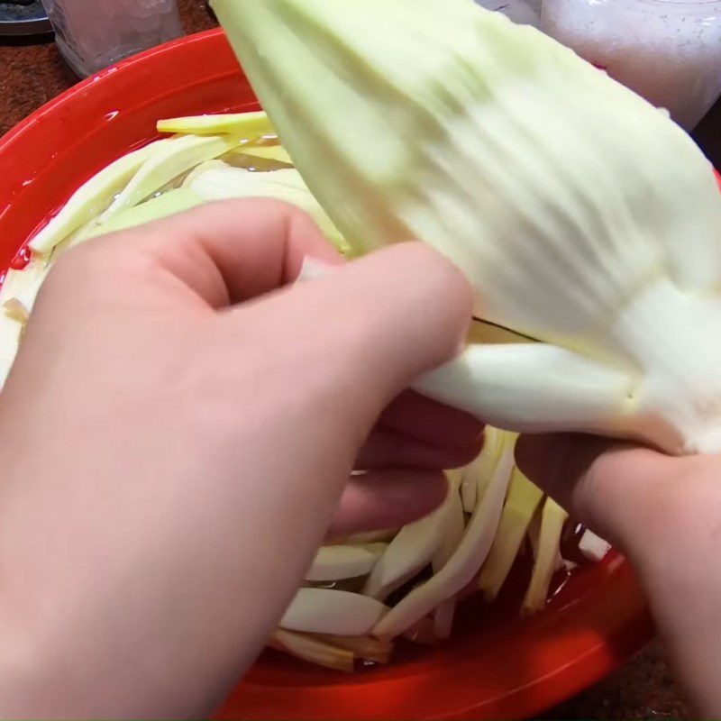Step 2 Prepare the banana blossom Pork leg braised with banana blossom