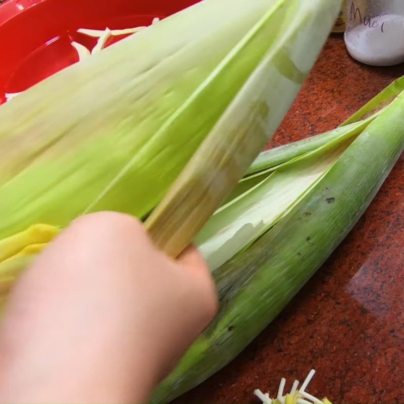 Step 2 Prepare the banana blossom Pork leg braised with banana blossom