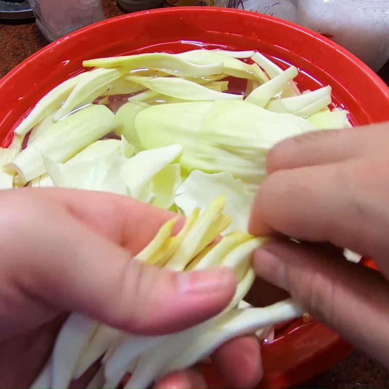 Step 2 Prepare the banana blossom Pork leg braised with banana blossom
