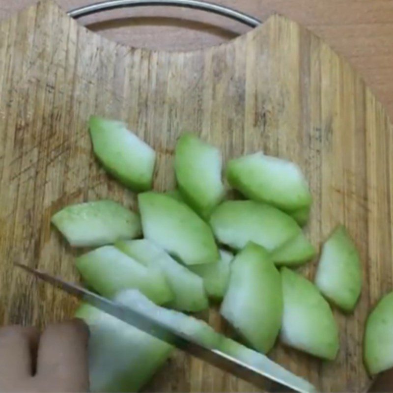 Step 1 Prepare the bitter melon Bitter Melon Yogurt Smoothie
