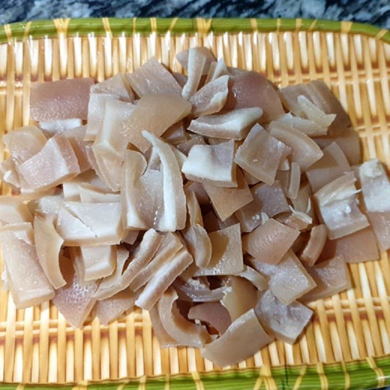 Step 1 Prepare the pig skin Chicken cooked in jelly with wood ear mushrooms and shiitake mushrooms