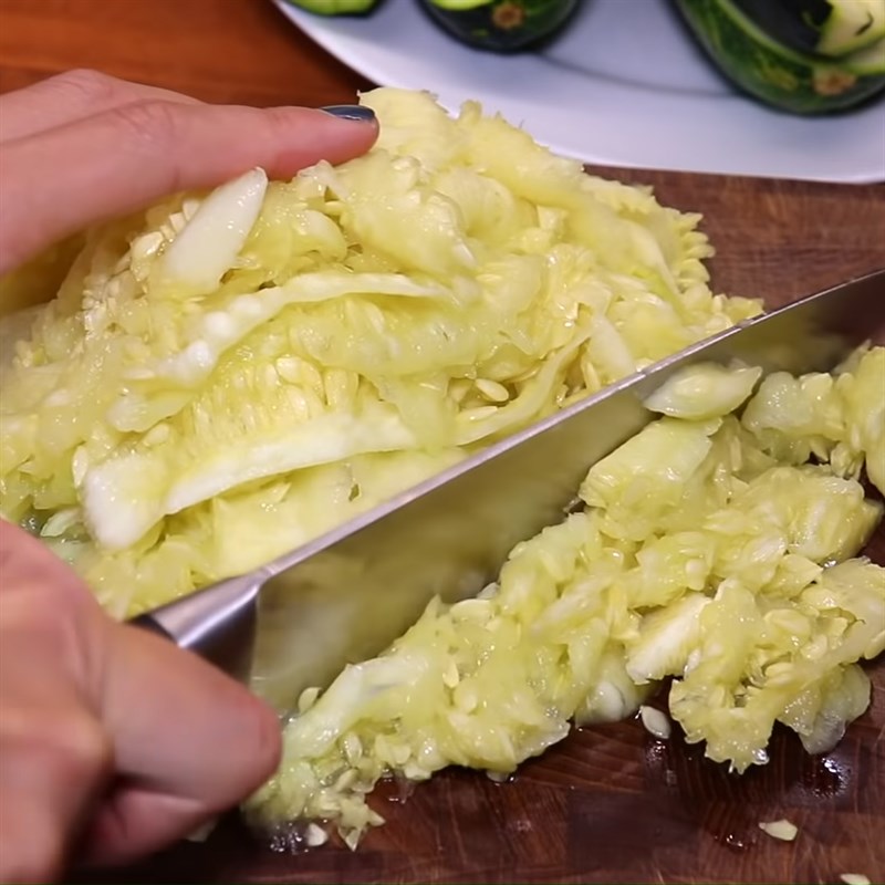 Step 1 Prepare the zucchini Zucchini baked cheese with minced meat filling