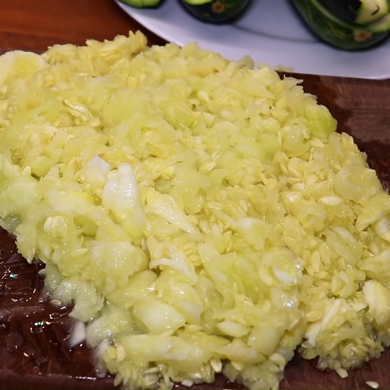 Step 1 Prepare the zucchini Zucchini baked cheese with minced meat filling