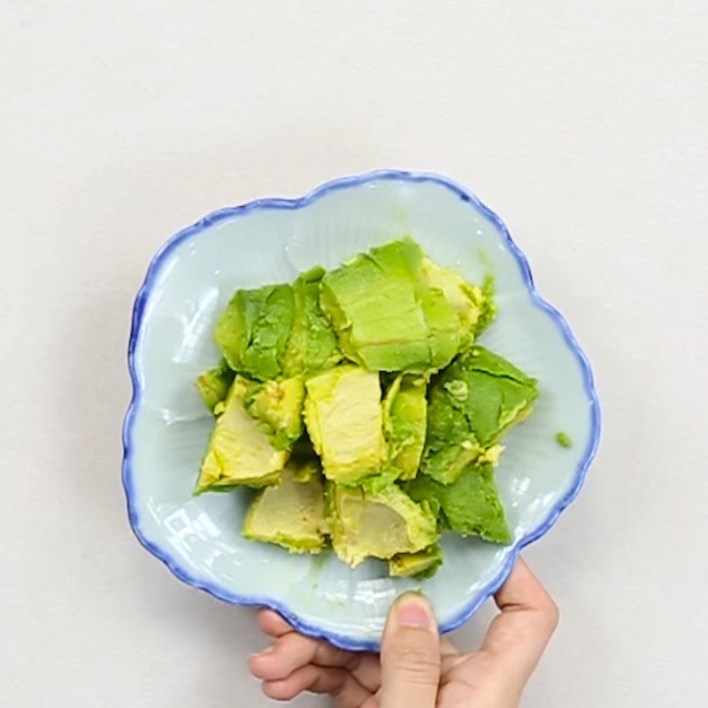 Step 1 Prepare avocado for avocado ice cream