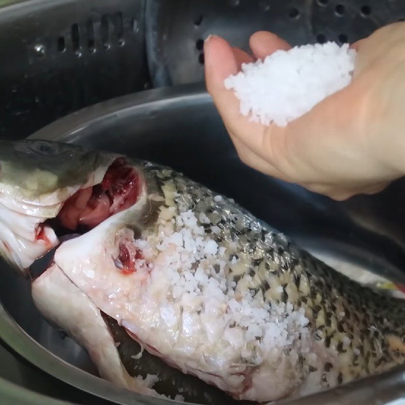 Step 1 Prepare the carp for Carp Hotpot