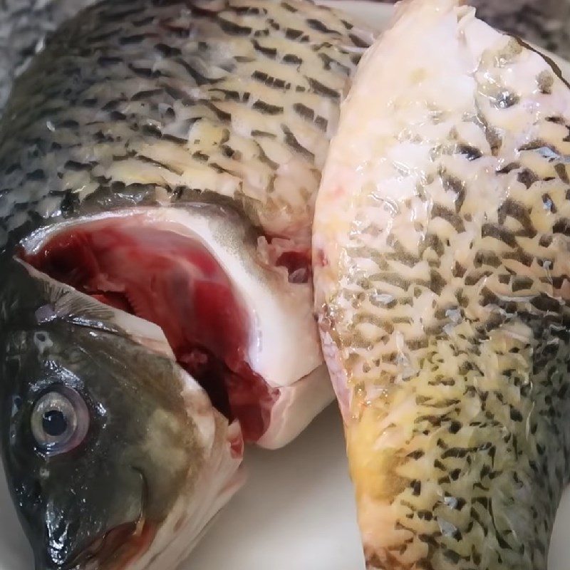 Step 1 Preparing carp for carp hot pot