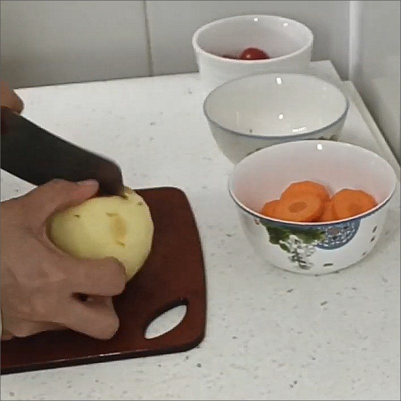 Step 1 Prepare tomato, carrot, apple for Tomato Carrot Apple Smoothie