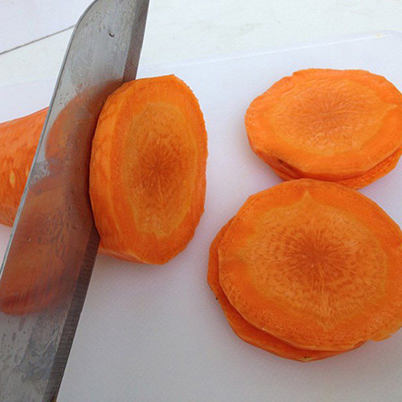 Step 1 Prepare tomatoes and carrots for Tomato and Carrot Smoothie