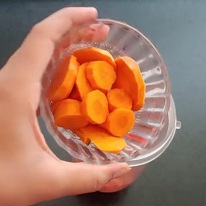 Step 1 Prepare tomatoes and carrots for Tomato and Carrot Smoothie