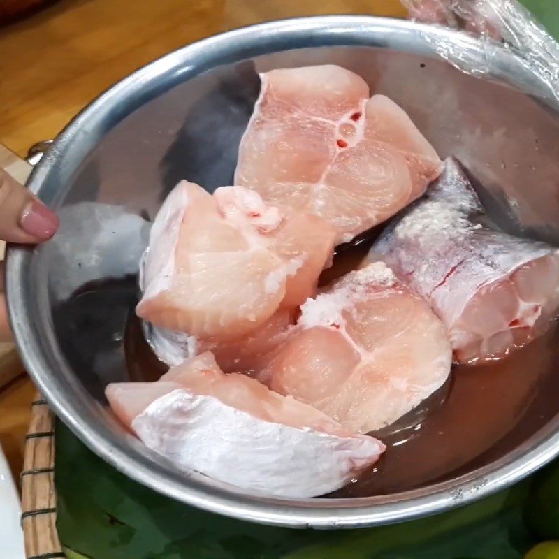 Step 1 Prepare and marinate snakehead fish for fragrant Snakehead Fish Hotpot