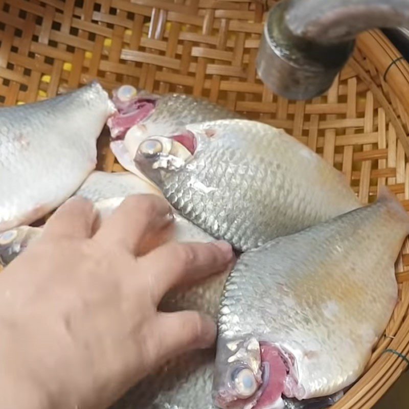 Step 1 Prepare the fish Braised Fish