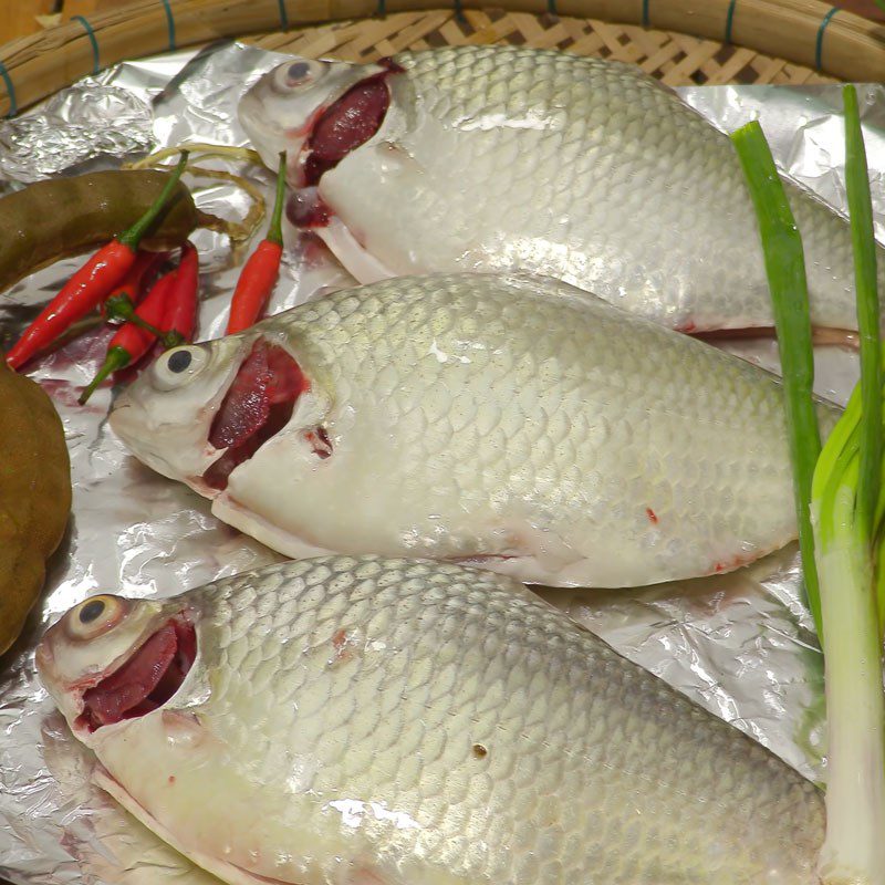 Step 1 Prepare the catfish for Braised Catfish with Mild Seasoning