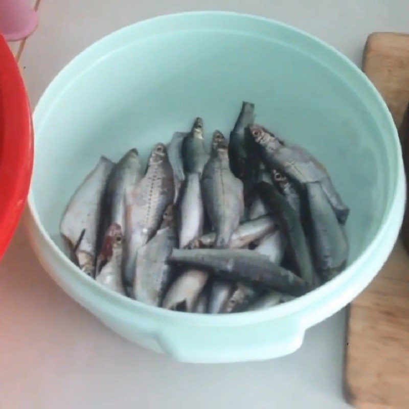 Step 1 Preparing linh fish Braised linh fish
