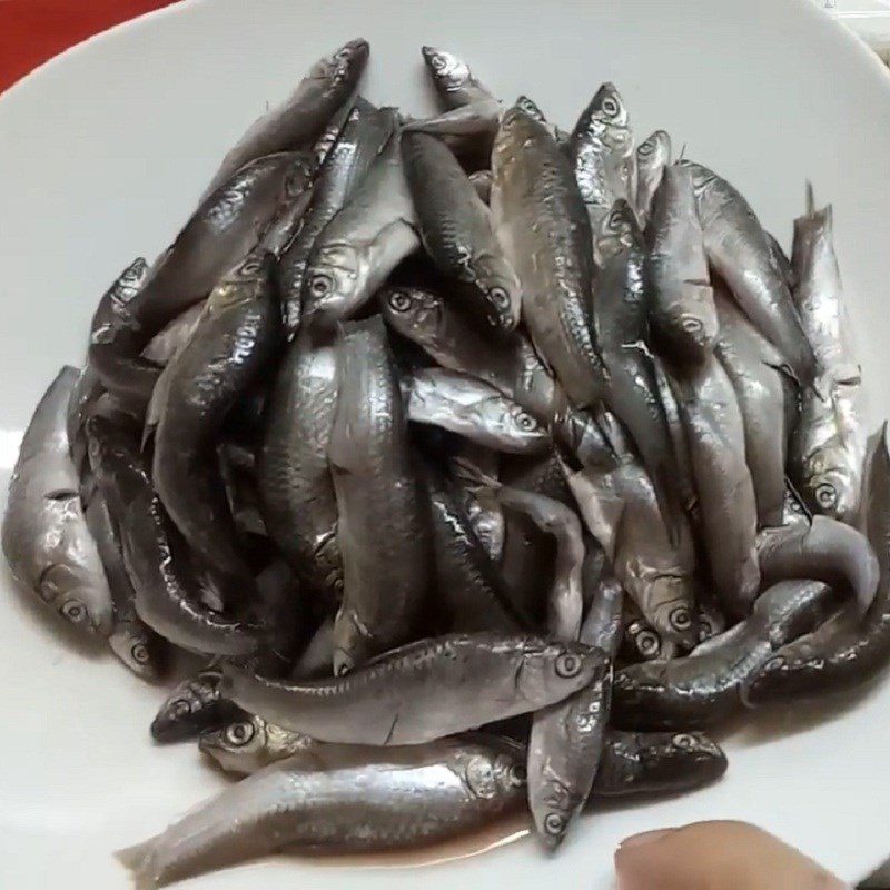 Step 1 Prepare the linh fish for Sour Fish Soup with Linh Fish and Water Lily Flowers