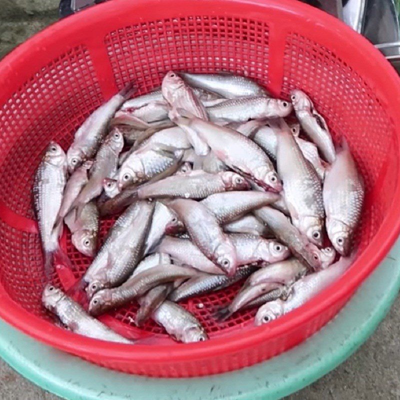 Step 1 Prepare Linh Fish for Sour Soup