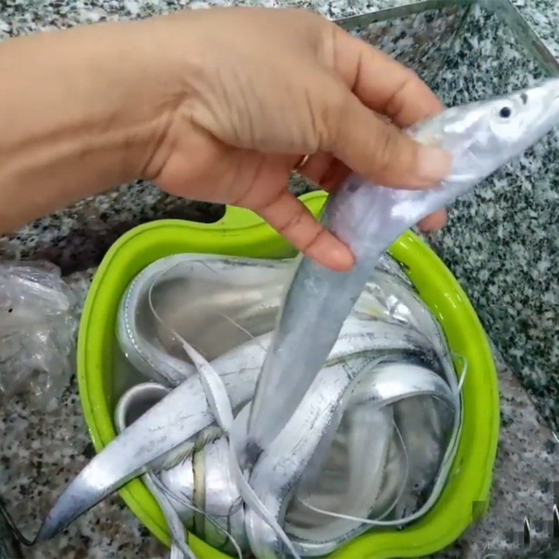 Step 1 Prepare the Fish Dried Barracuda