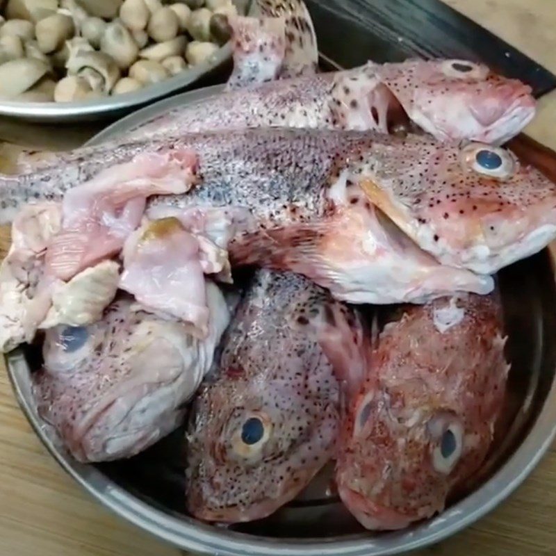 Step 1 Prepare the grouper for grouper porridge