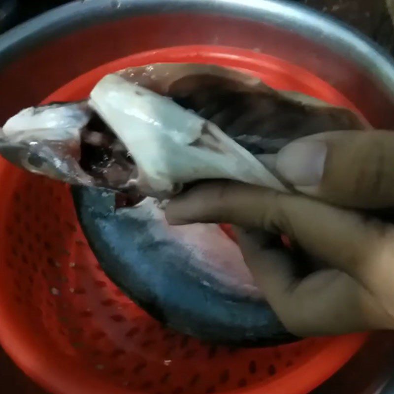 Step 1 Prepare mackerel for Grilled Mackerel with Scallion Oil