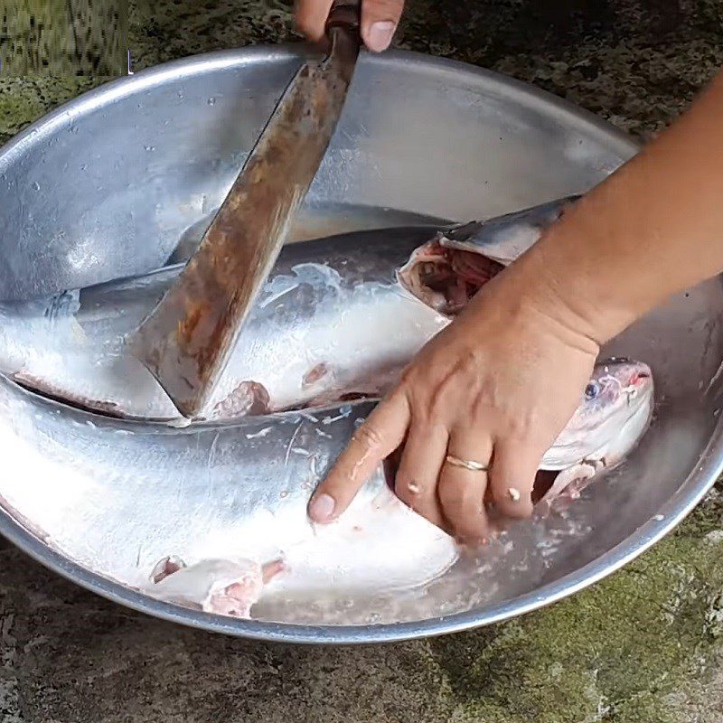 Step 1 Prepare the catfish for Catfish Hotpot with Vinegar Dip