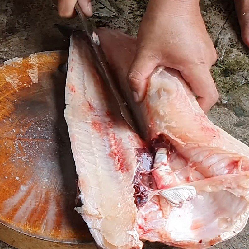 Step 1 Prepare the catfish for Catfish Hotpot with Vinegar Dip