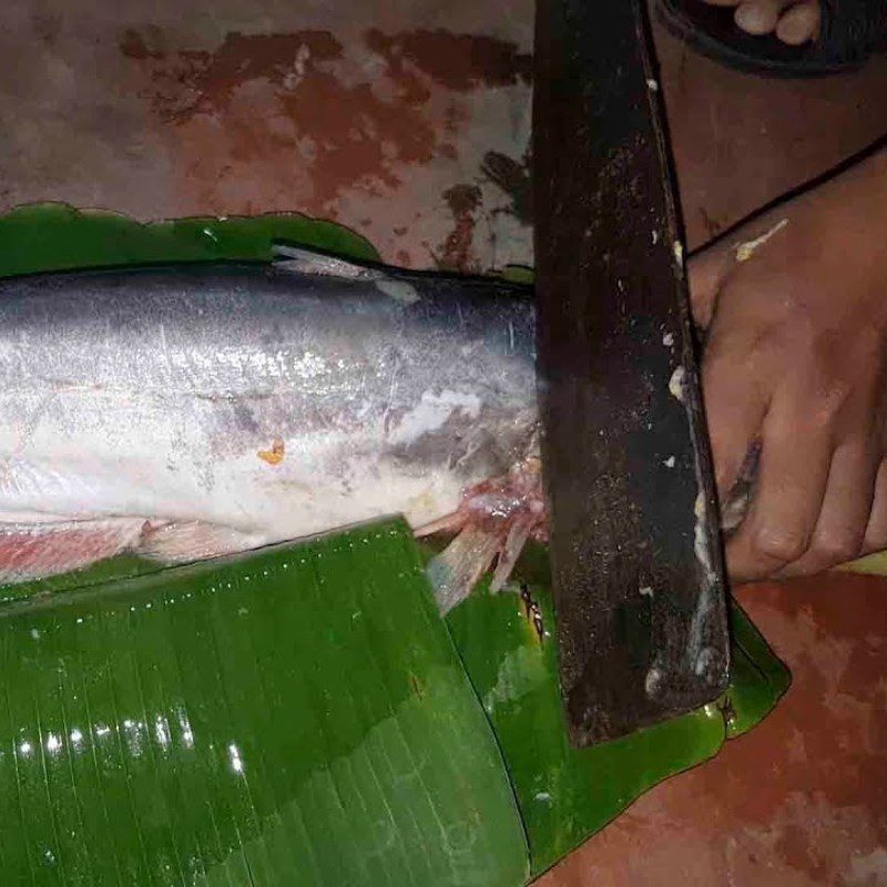 Step 1 Prepare the catfish for Catfish Hot Pot with mẻ