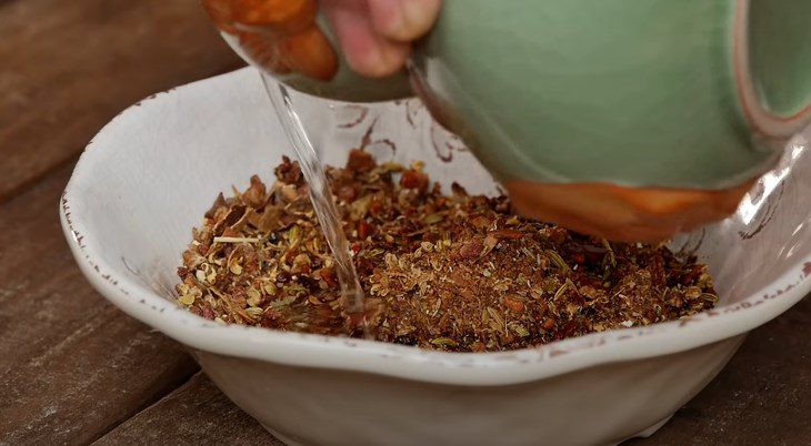Step 2 Prepare the spices for Sichuan Hot Pot