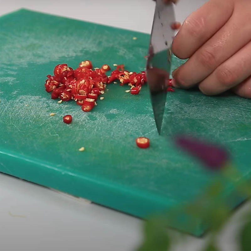 Step 1 Prepare the marinating spices for microwave dried chicken