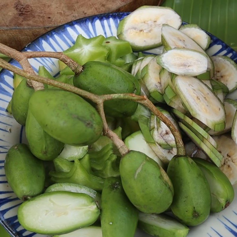 Step 3 Prepare the vegetables for dipping in fish sauce