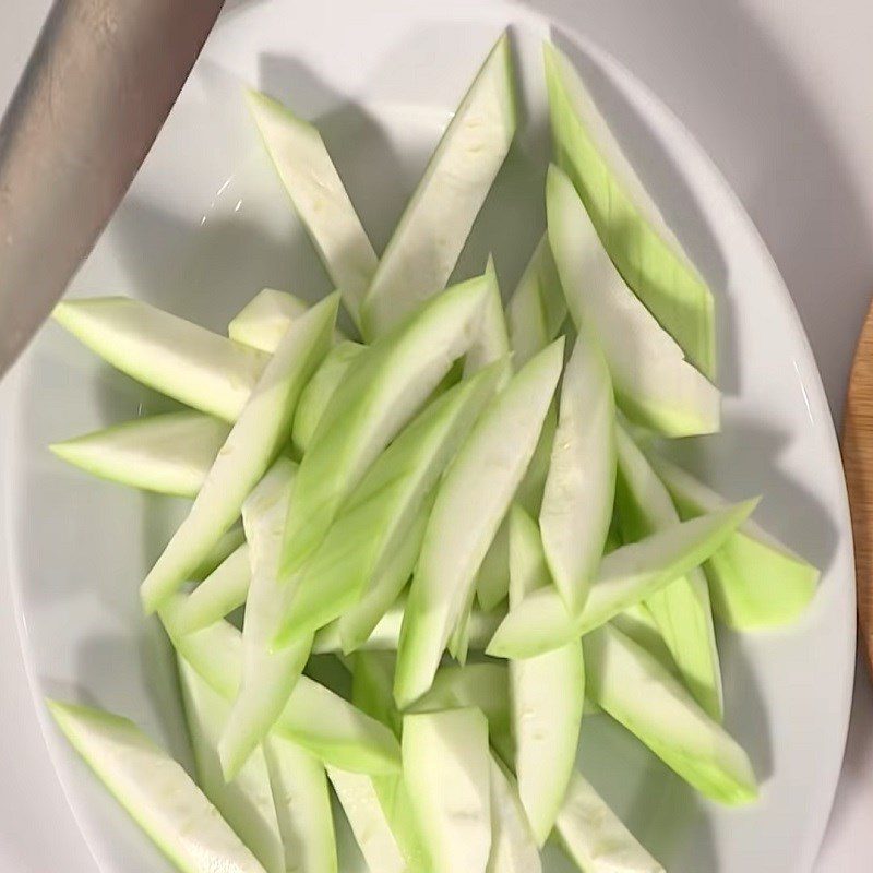 Step 2 Prepare the vegetables for sour and spicy crab soup