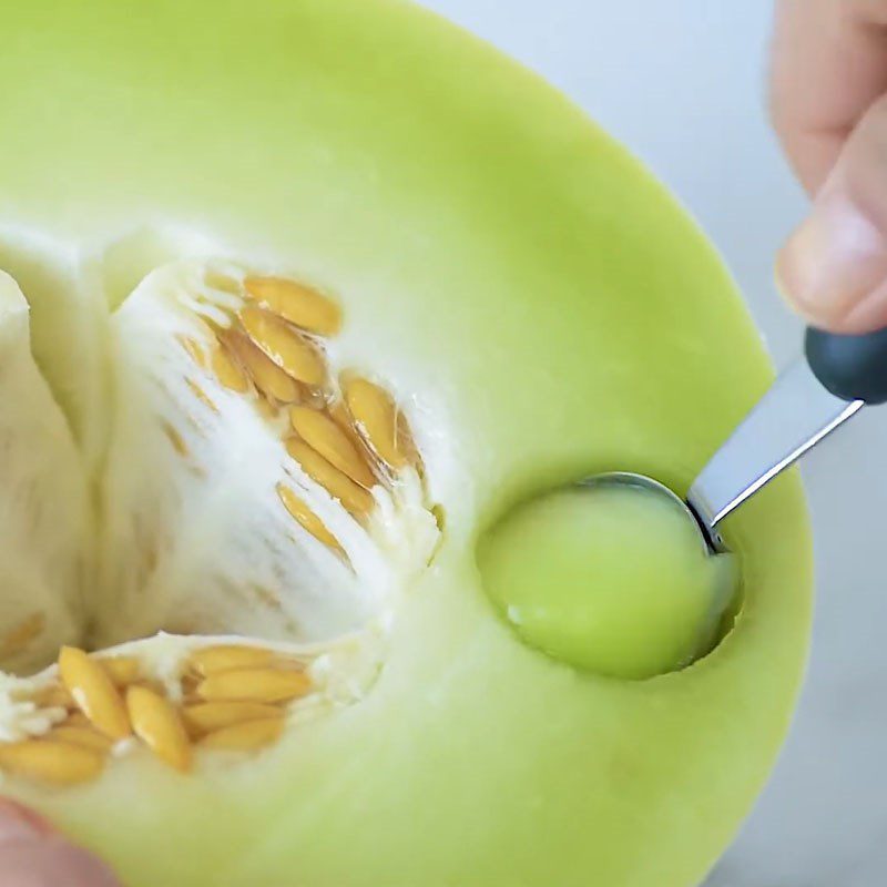 Step 1 Prepare the fruits for 3-color melon salad