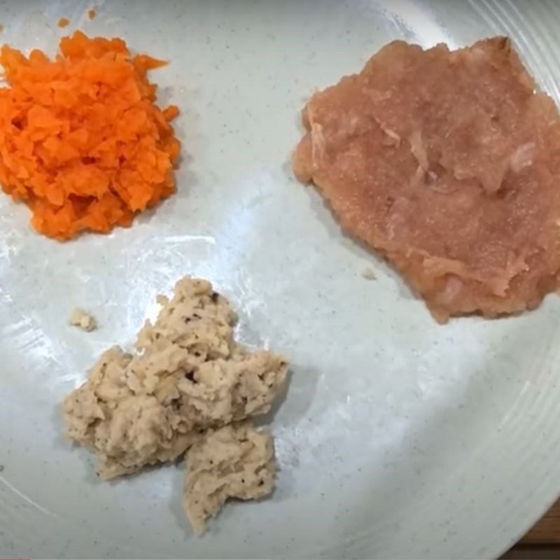 Step 1 Prepare the ingredients for Chicken porridge with lotus seeds and carrots for weaning