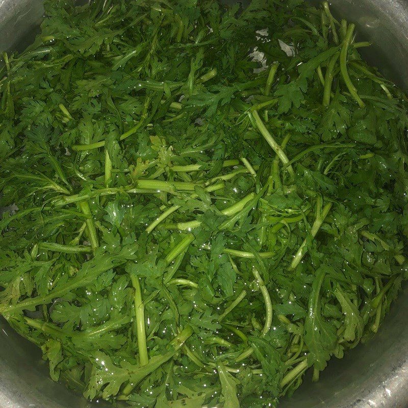 Step 1 Prepare the ingredients for Fresh Shrimp Soup with Water Spinach