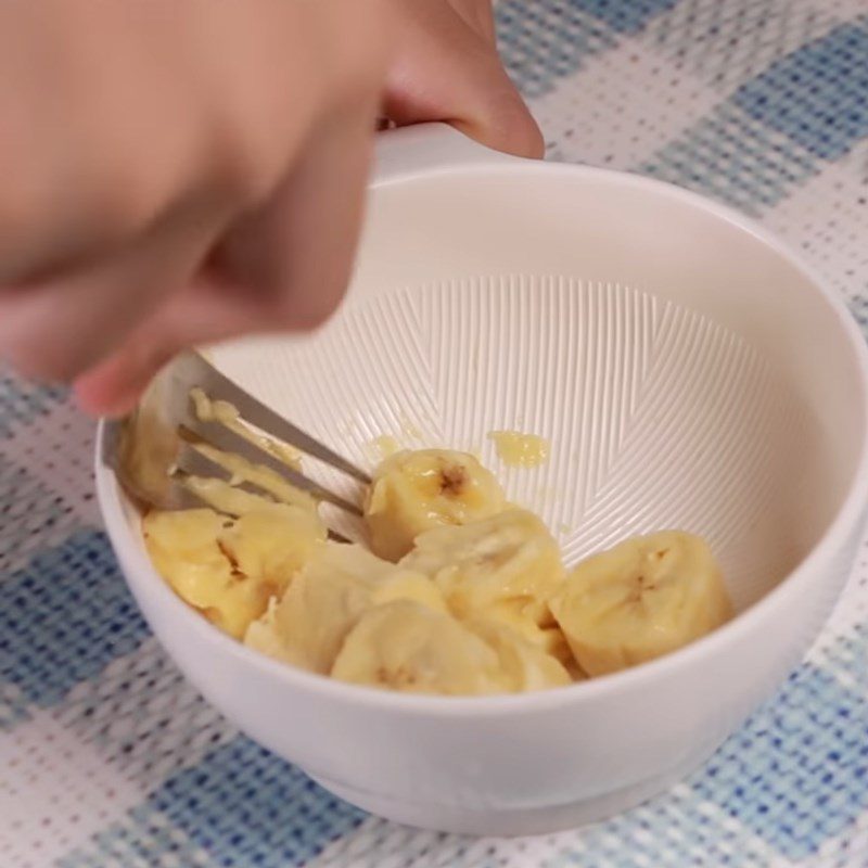 Step 1 Prepare the ingredients for Banana Bread Porridge