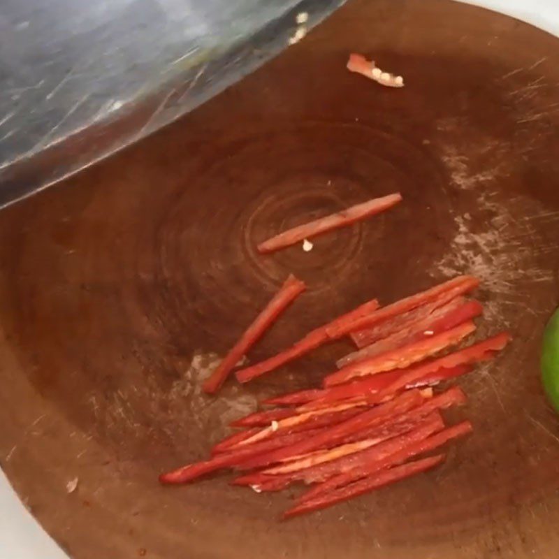 Step 2 Prepare the ingredients for Papaya Shrimp Salad