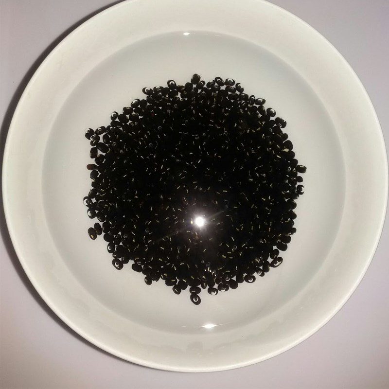 Step 1 Prepare the ingredients for Black Bean Dessert using a pressure cooker