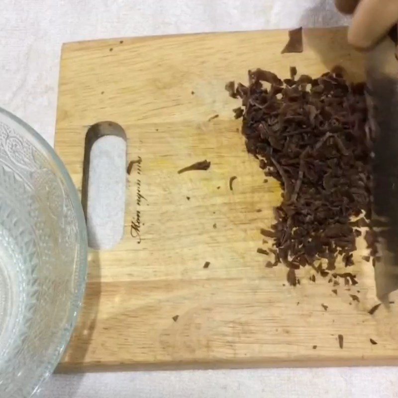 Step 1 Prepare the ingredients for Steamed Pork Intestine
