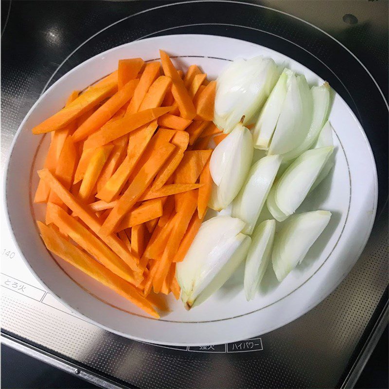 Step 1 Prepare the ingredients Beef stir-fried with carrots