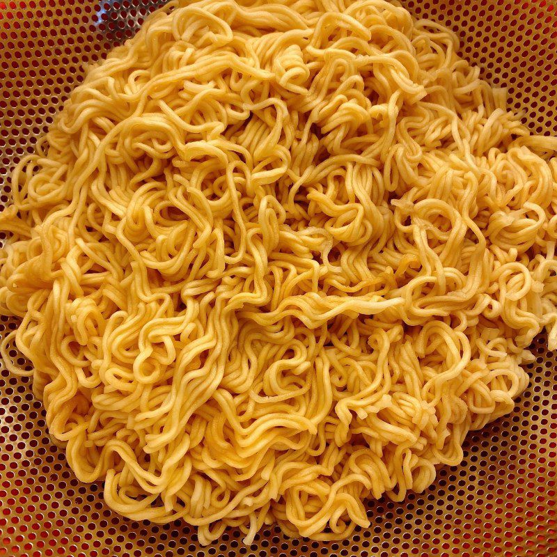 Step 1 Prepare the ingredients for Stir-fried Noodles with Minced Meat