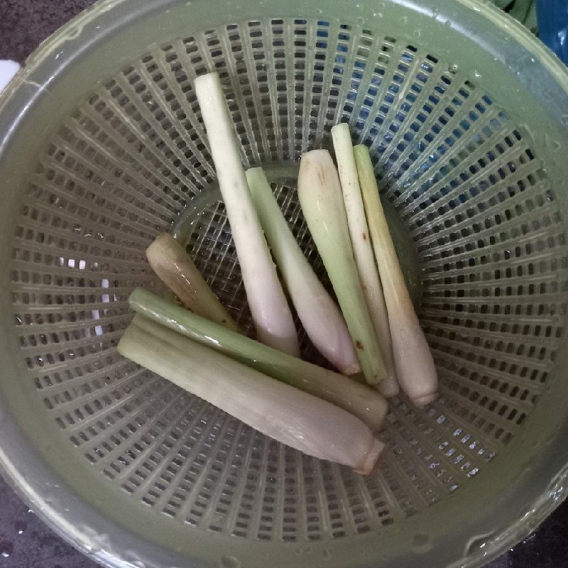 Step 1 Prepare the ingredients for Pork Bone Noodle Soup