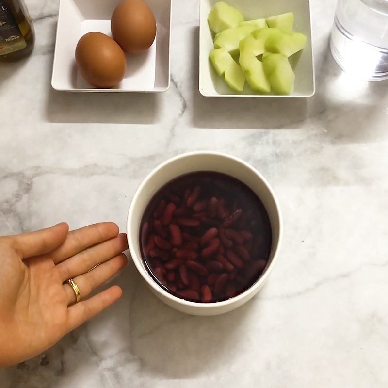 Step 1 Prepare the ingredients for Red Bean Porridge with Chicken Egg and Su Su
