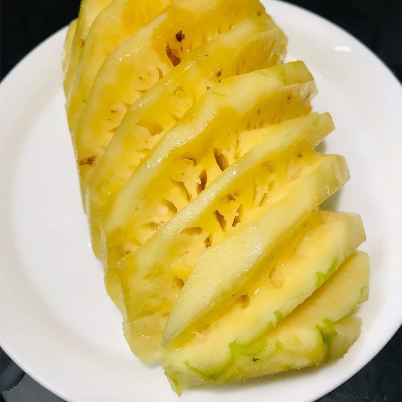 Step 1 Prepare the ingredients for Pineapple Carrot Juice
