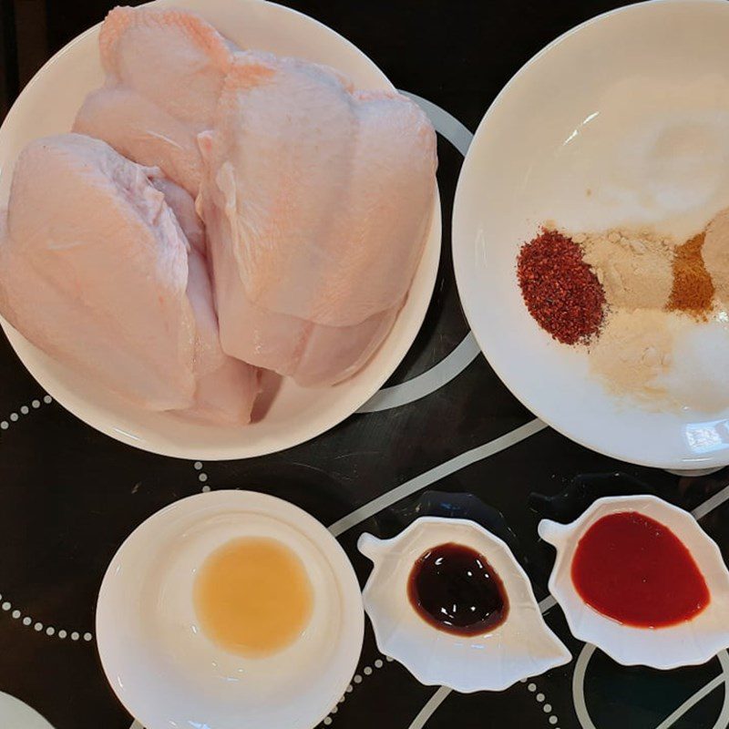 Step 1 Prepare the ingredients for dried chicken pieces (recipe shared by users)