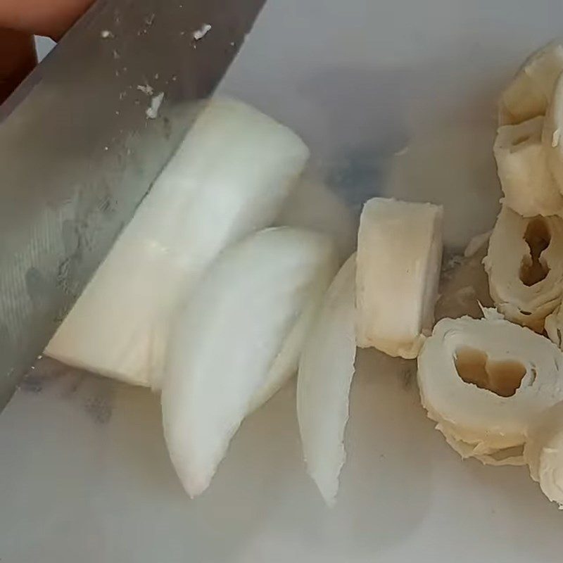 Step 1 Prepare the ingredients for Stir-fried Mì căn with Chao