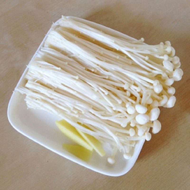 Step 1 Prepare the ingredients for Beef and Enoki Mushroom Soup
